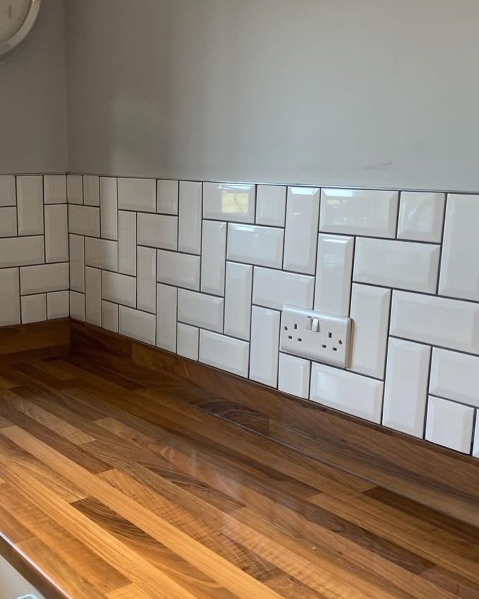 BALtiling's tweet image. We absolutely love this metro splashback project by @NeilOvertonTiling grouted with BAL Micromax3 ECO grout! 😍

What&apos;s your favourite metro layout? 🤔

Let us know in the comments 👇

 #MetroSplashback #TilingInspiration #KitchenDesign #RenovationIdeas #tiling #tiles