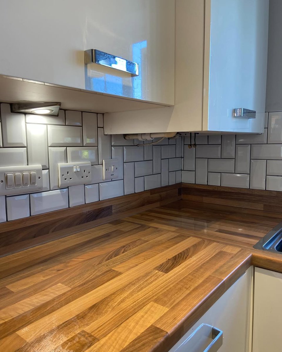 BALtiling's tweet image. We absolutely love this metro splashback project by @NeilOvertonTiling grouted with BAL Micromax3 ECO grout! 😍

What&apos;s your favourite metro layout? 🤔

Let us know in the comments 👇

 #MetroSplashback #TilingInspiration #KitchenDesign #RenovationIdeas #tiling #tiles