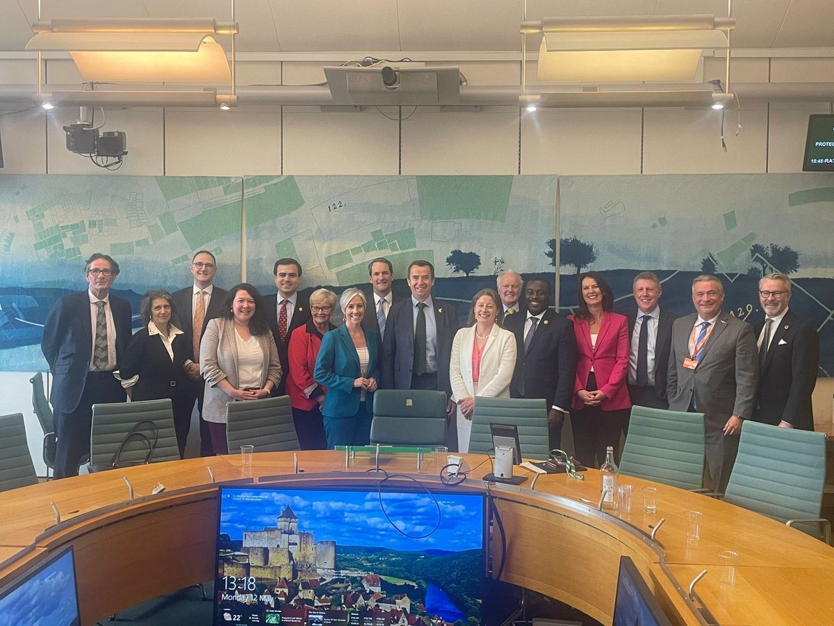 Helen Maguire BEM MP 🔶 (@helenmaguiremp) on Twitter photo Important conversations with members of the US Congress alongside my <a href="/LibDems/">Liberal Democrats</a> colleagues about the importance of a strong #UK - #US relationship. From trade to defence and security, our shared values & cooperation remain vital. I look forward to working together in the future. 🤝 Important conversations with members of the US Congress alongside my <a href="/LibDems/">Liberal Democrats</a> colleagues about the importance of a strong #UK - #US relationship. From trade to defence and security, our shared values & cooperation remain vital. I look forward to working together in the future. 🤝