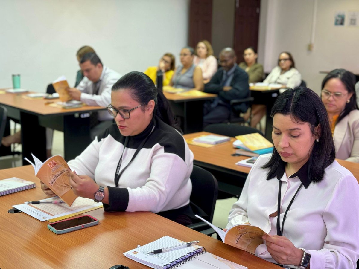 CDPCHonduras's tweet photo. 3/3 Una jornada más de aprendizaje para fortalecer la labor de la CDPC, en favor de la competencia y el bienestar del consumidor.
#DefensaDeLaCompetencia #CDPC #FormaciónJudicial #ConcentracionesEconómicas #MercadosEficientes #EscuelaJudicial https://t.co/fbh1eo8EHI