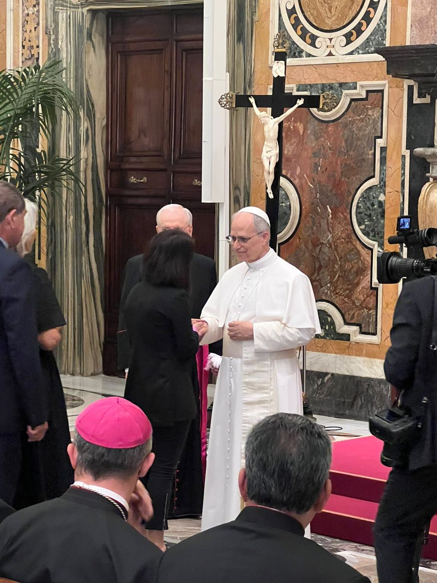 A Remarkable Encounter at the #Vatican
We are pleased to share that two of our distinguished #KAICIID_Fellows had the honour of meeting His Holiness #Pope Leo XIV following the Mass celebrating the inauguration of his pontificate this past weekend:
•Genti Kruja, President of