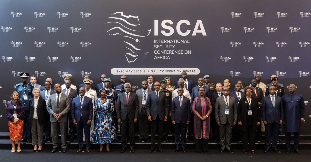 MINUSCA (@un_car) on Twitter photo Le PrĂ©sident Kagame a reçu <a href="/VRugwabiza/">Valentine Rugwabiza</a>, ReprĂ©sentante spĂ©ciale du SecrĂ©taire gĂ©nĂ©ral de lâONU en #RCA, et le Lieutenant-gĂ©nĂ©ral Nyone, Commandant de la Force de la MINUSCA, en visite au Rwanda Ă lâoccasion de la ConfĂ©rence internationale sur la sĂ©curitĂ© en Afrique (<a href="/ISC_Africa/">International Security Conference on Africa</a>). Le PrĂ©sident Kagame a reçu <a href="/VRugwabiza/">Valentine Rugwabiza</a>, ReprĂ©sentante spĂ©ciale du SecrĂ©taire gĂ©nĂ©ral de lâONU en #RCA, et le Lieutenant-gĂ©nĂ©ral Nyone, Commandant de la Force de la MINUSCA, en visite au Rwanda Ă lâoccasion de la ConfĂ©rence internationale sur la sĂ©curitĂ© en Afrique (<a href="/ISC_Africa/">International Security Conference on Africa</a>).