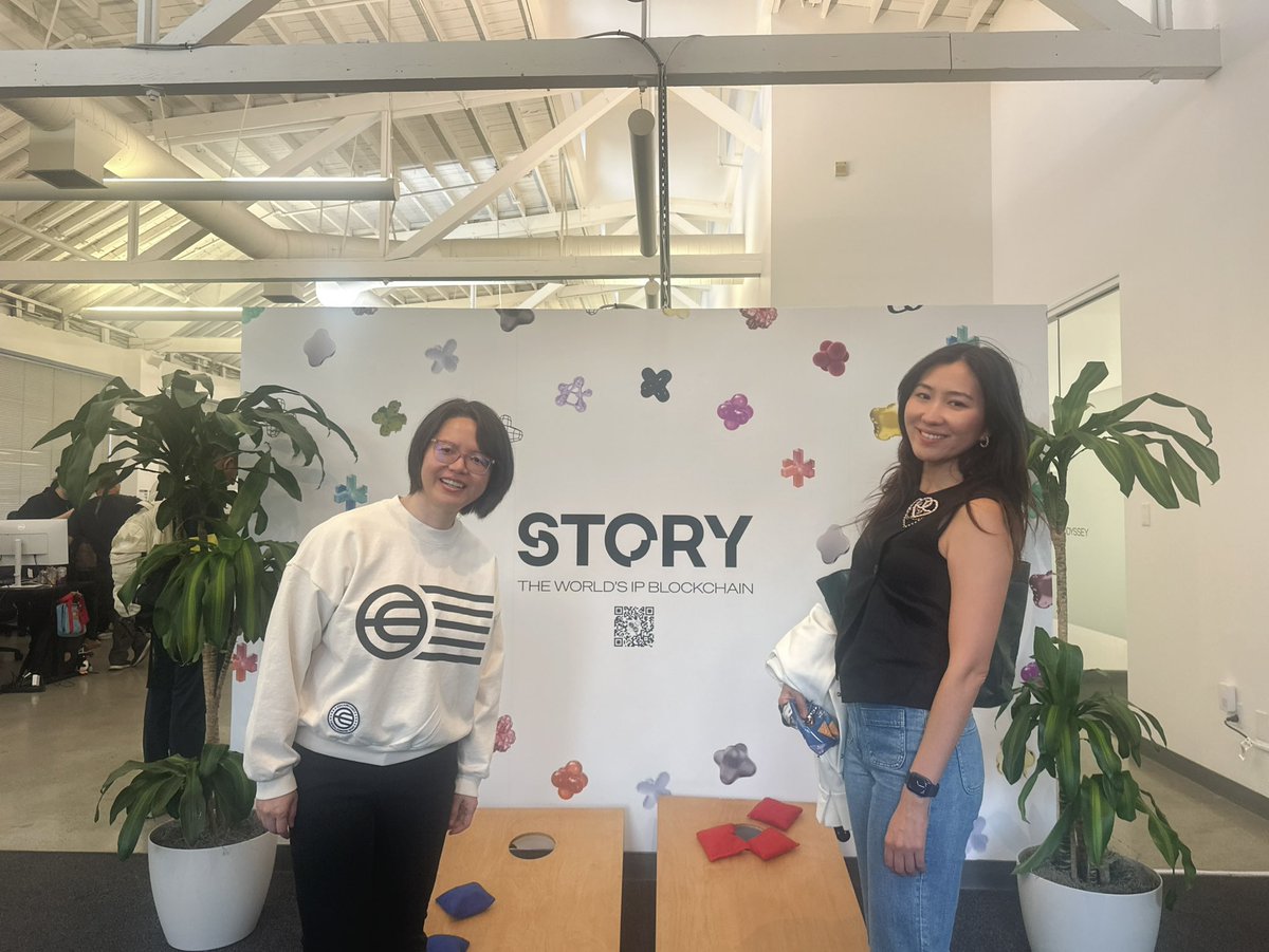 0X_CryptoValley's tweet image. Our hosts @OliviaMeng @chouchao at @StoryEcosystem last night, great talk. Creators working creator projects