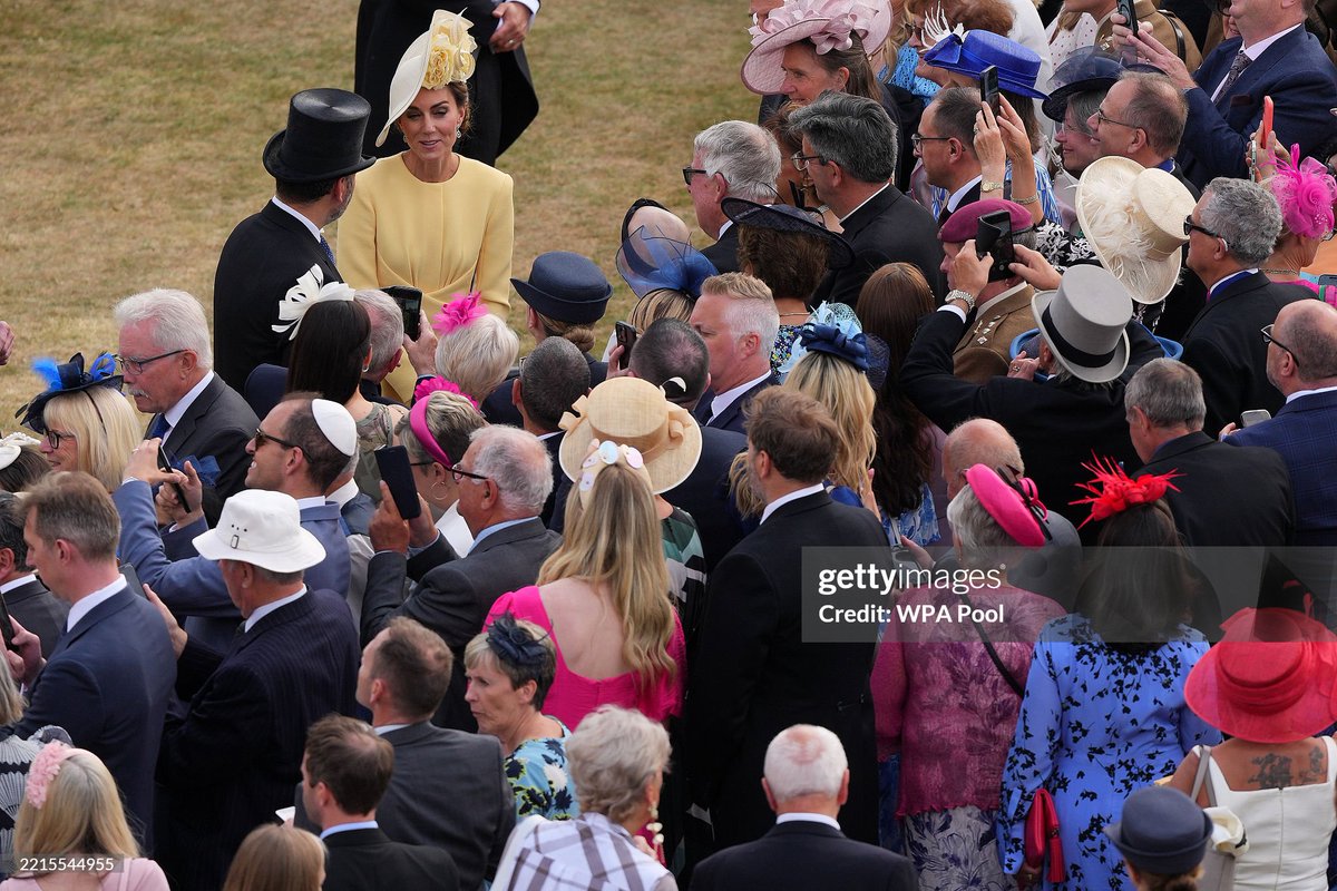הנסיך ויליאם והנסיכה קייט השתתפו היום במסיבת גן בארמון בקינגהם. נכחו גם הדוכס והדוכסית מאדינבורו