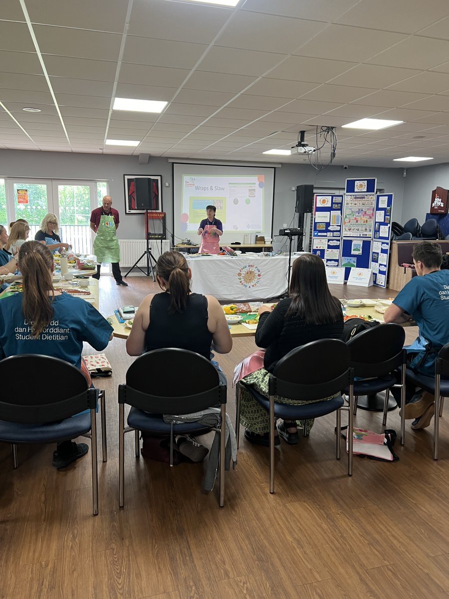 JanineBrill's tweet photo. 🎉Staff from  schools across Merthyr are learning about quick and nutritious recipes to cook with our Food and Fun pupils in the summer.
@GellifaelogPri @EdwardsvillePS @DowlaisPrimary @YYGPrimary @ShelleyPowellRD  @CTMHealthySch @CwmTafMorgannwg https://t.co/jVz7BvmEZm