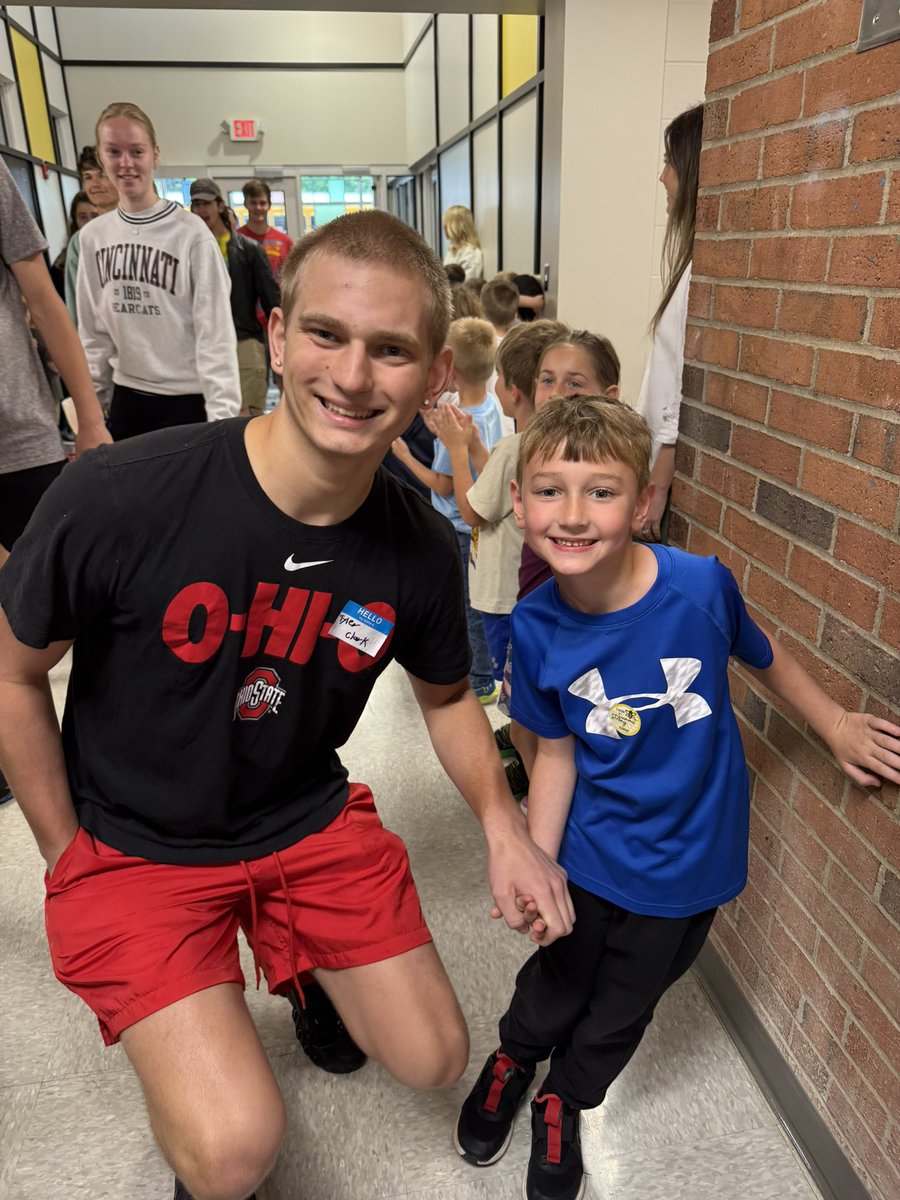 Congratulations to our former bees and graduating Anderson seniors! It was so awesome to see our former students and some siblings! Best of luck Class of 2025!! <a href="/FHSchools/">FHSD</a> <a href="/AndersonRaptors/">Anderson High School</a>