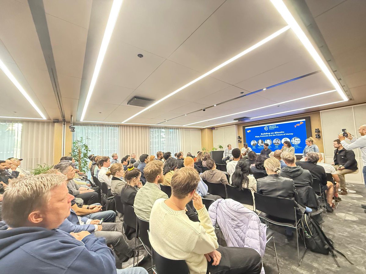 2140ART_'s tweet image. Our founder @BigRpic took part in a sold out @CML_LDN Pizza Day celebration alongside @tobynovum @DecentraSuze @GoldenGatsby @maplefinance Fran Coti &amp;amp; @Bridge2Bitcoin, highlighting the importance of Bitcoin, current use cases, ease of use &amp;amp; building on Bitcoin.🟠🍕#StudyBitcoin