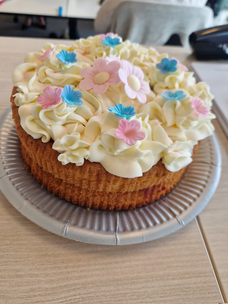 CeriClarkHJ's tweet photo. Yesterday @HJrespiratory held a #MuffinsForMeso bake sale for the wonderful @Mesouk 

Thanks to everyone who baked and supported such an amazing charity raising vital funds and awareness for people affected by mesothelioma. 

#asbestos #mesothelioma https://t.co/pY7usFjTyK