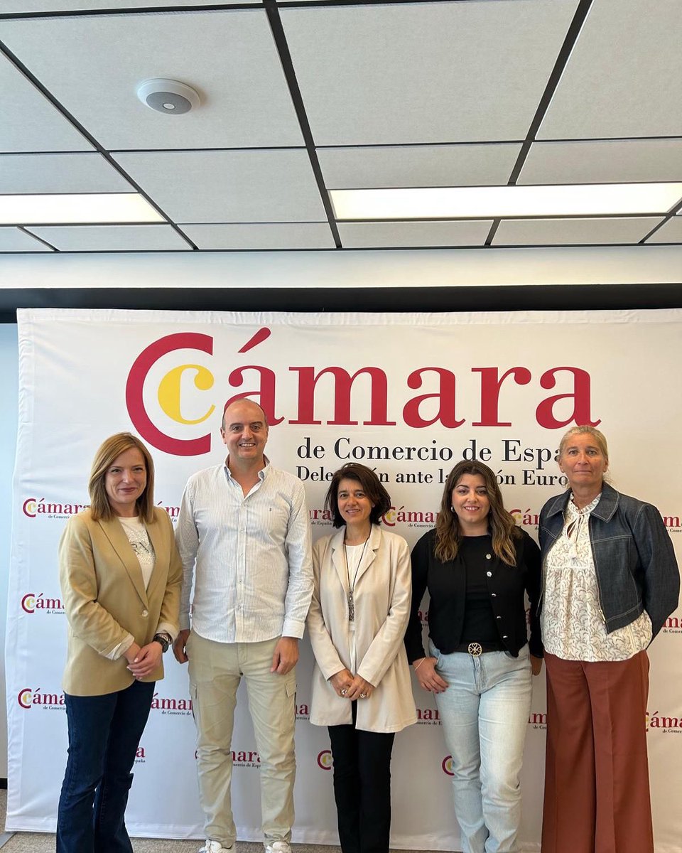 Nuestros compañer@s de FOL se encuentran de Erasmus en Bruselas 🇪🇺🇪🇺
 tratando distintos aspectos sobre la movilidad, cotizaciones de la Formación en Empresas y otros temas relativos a la inserción laboral del alumnado de Formación Profesional. 👏🏻👏🏻👏🏻 #erasmus #fp #erasmus+