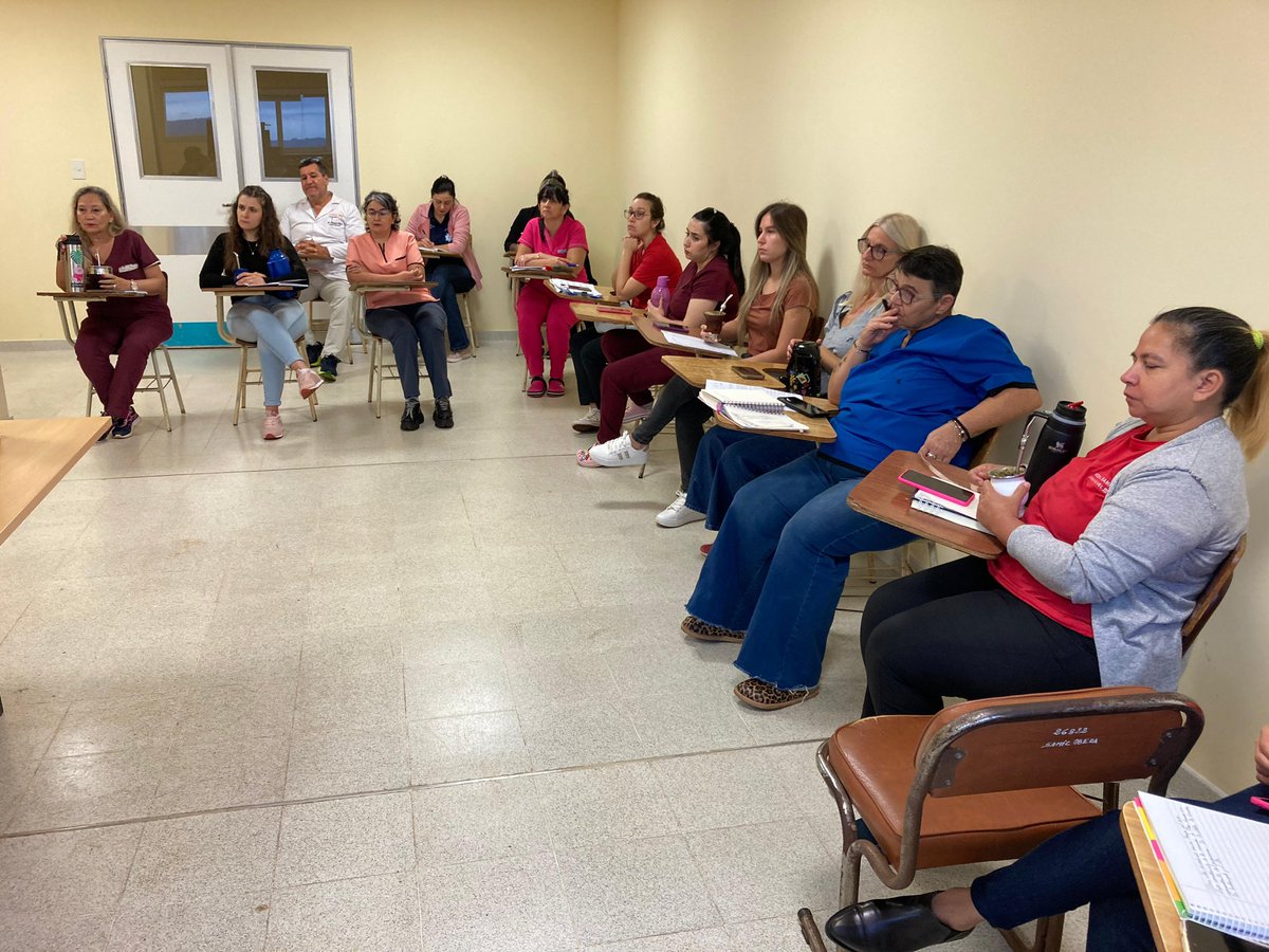 SumarMisiones's tweet photo. 🏥💼 Reunión clave en Oberá 📍 Hoy se llevó a cabo una importante reunión de trabajo en el Hospital SAMIC de Oberá, con el objetivo de mejorar la calidad de las prestaciones ofrecidas 🔍💡. #Salud #ProgramaSumar #Oberá https://t.co/lcXNJysyjE