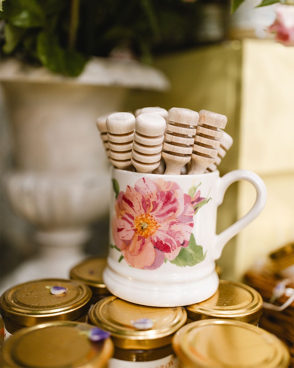 🐝 Happy #WorldBeeDay! 🐝Bees do so much for our gardens, especially at Highgrove! Love bees as much as we do? Check out our bee-themed gifts and Highgrove honey—available online, in-store, and at this year's <a href="/The_RHS/">The RHS</a> Chelsea Flower Show: bit.ly/43jTKsv 🍯🛍️