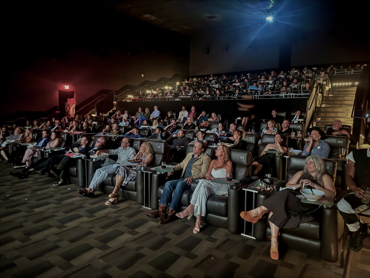 MoonMediaTV's tweet photo. Had the fun privilege of photographing a red carpet, premiere screening, and DIFF Dallas International Film Festival after-party for an upcoming comedy film called "The Salamander King"
#DIFF @JonathanMoon #MoonMedia #TheSalamanderKing https://t.co/Hs3XC3WHXD