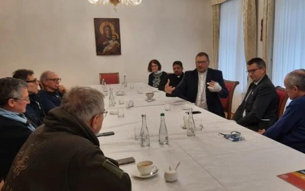 Un gruppo di volontari italiani in visita in Ucraina. Uno di loro, su <a href="/La_Nuova_Europa/">La Nuova Europa</a>, racconta quello che ha visto. E offre la sua esperienza di rifugiato politico come dono di pace clonline.org/it/attualita/a…