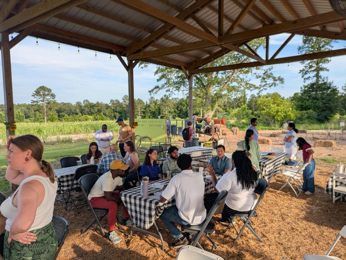 UFMedResearch's tweet image. This past Saturday, we held the first Seeding Start-Ups event at Frog Song Organics in Hawthorne! Led by our very own @may_khanna, @UFMedicine and other college investigators practiced pitching start-up company concepts and networked with entrepreneurs. Full story to come soon!