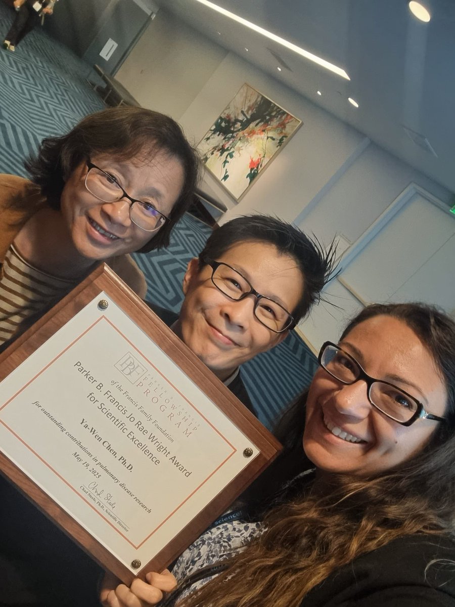 YaWenChenMSSM's tweet photo. Grateful to see old friends at #ATS2025 and spend time with the Francis Family. Truly honored to receive the Jo Rae Wright Award—such a meaningful recognition that reflects the spirit of mentorship, leadership, and scientific excellence she embodied. https://t.co/CQIX3RR0jn