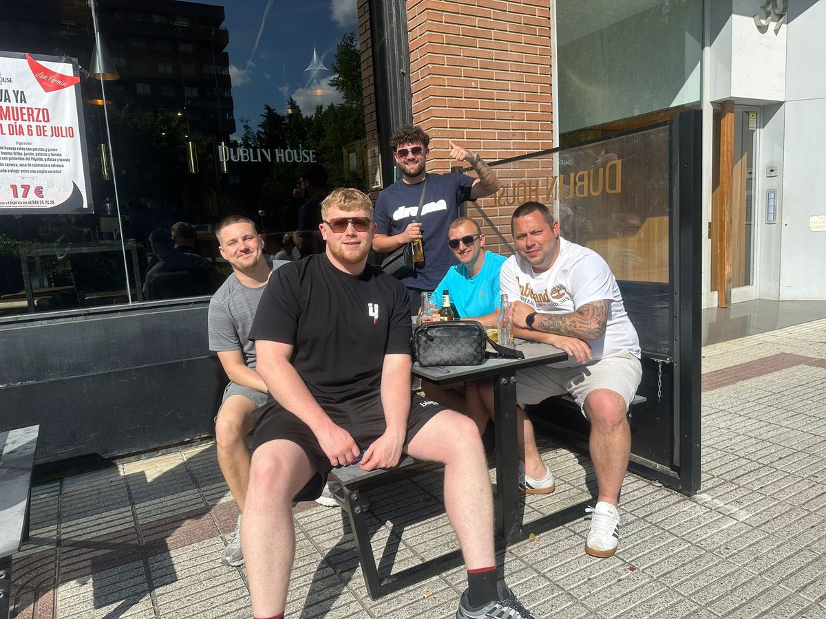 EthanScarry's tweet photo. Barca to Pamplona🇾🇪 #mufc https://t.co/aeC9yn0YND