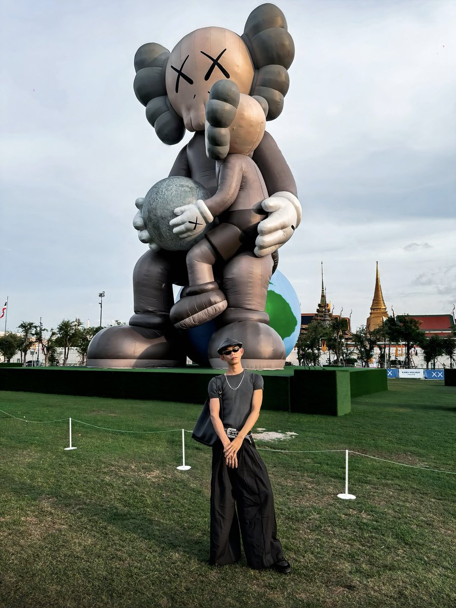 bowornwit9's tweet photo. X_X KAWS:HOLIDAY THAILAND
— The 13th destination in the world! https://t.co/n3GTDZ7qWk
