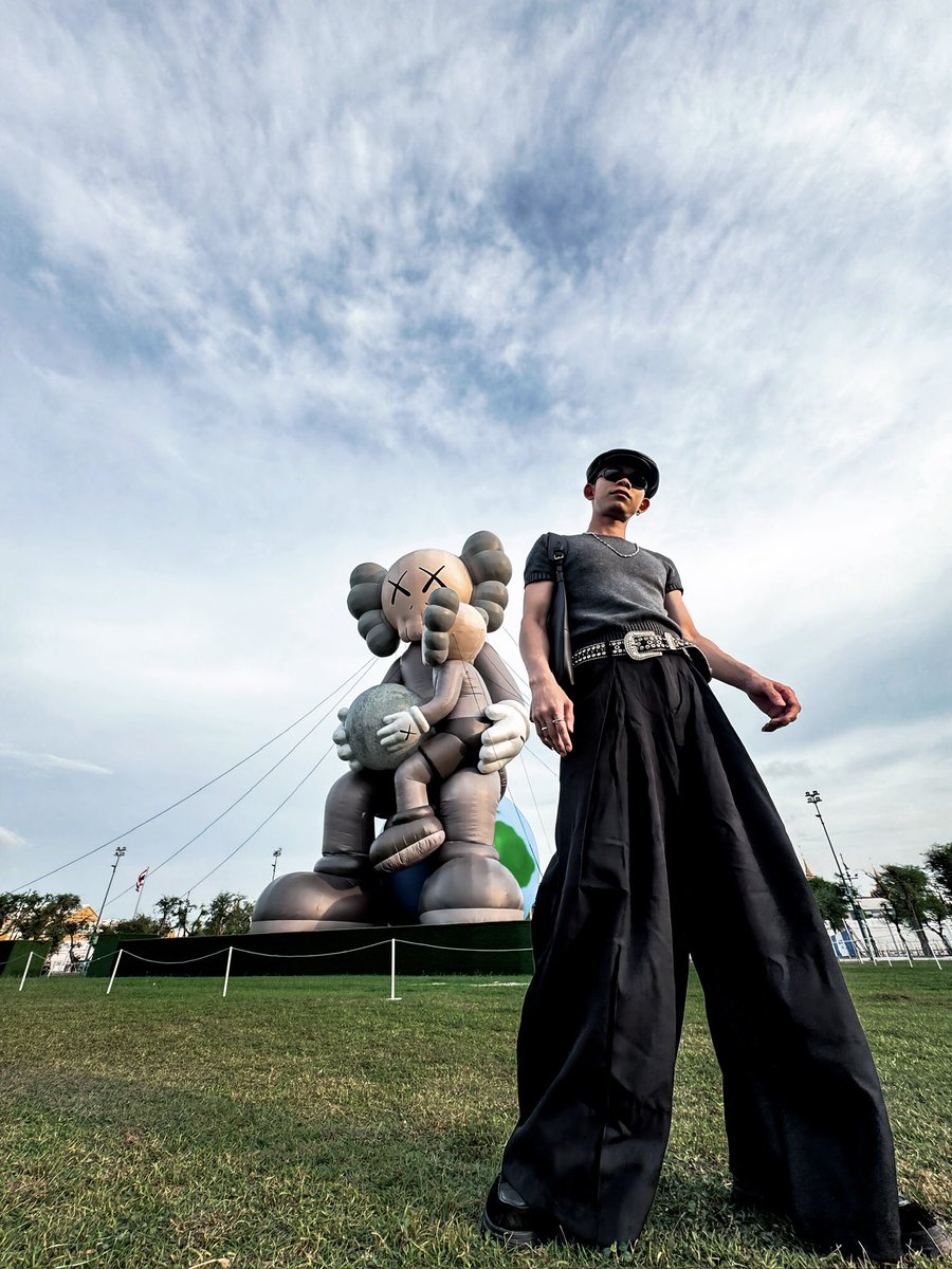 bowornwit9's tweet photo. X_X KAWS:HOLIDAY THAILAND
— The 13th destination in the world! https://t.co/n3GTDZ7qWk