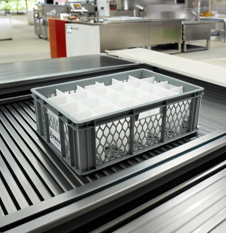 caterbox_uk's tweet photo. Our high-tack vinyl stickers are built to last 💪
Survive daily conveyor washing? ✅
Still going strong years later? ✅

Low-cost, long-lasting branding for ventilated crates 💦♻️
Stick with us 👇

#Caterbox #BoxBranding #VinylStickers #WashProof #TriedAndTested #StickWithUs https://t.co/f5m7LzNL5B