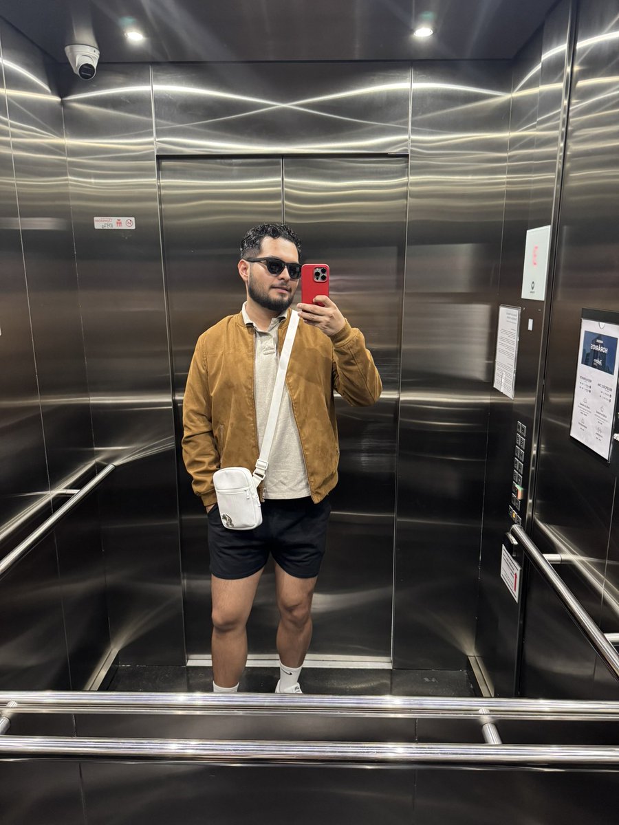 EnriqueOnIce's tweet photo. legs were legging that day 🥰 https://t.co/TZMtfTpvUh