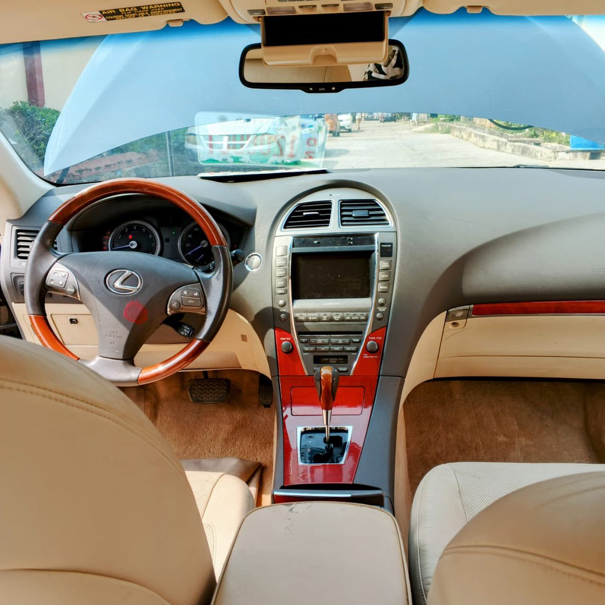 Lexus Es 350 

New Entry 

Year :: 2011 

Location: Lagos Nigeria
14.5m