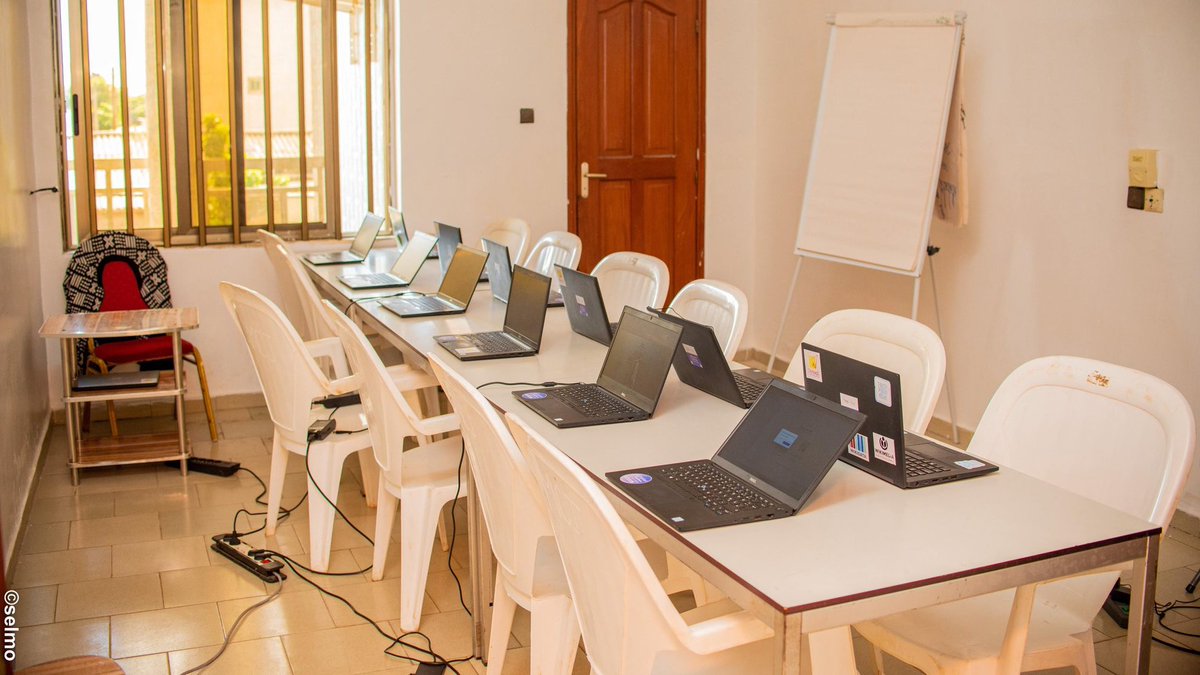 UEauBenin's tweet photo. Lancement du Centre Local pour l'Employabilité et l'Entrepreneuriat #CLEE de la commune d'Abomey Calavi. Ce centre vise à stimuler l’innovation et les opportunités pour la jeunesse béninoise, dans le cadre de l’Initiative “Investing in Young Businesses in Africa” #IYBASEED.🇪🇺 https://t.co/L8gikaInou
