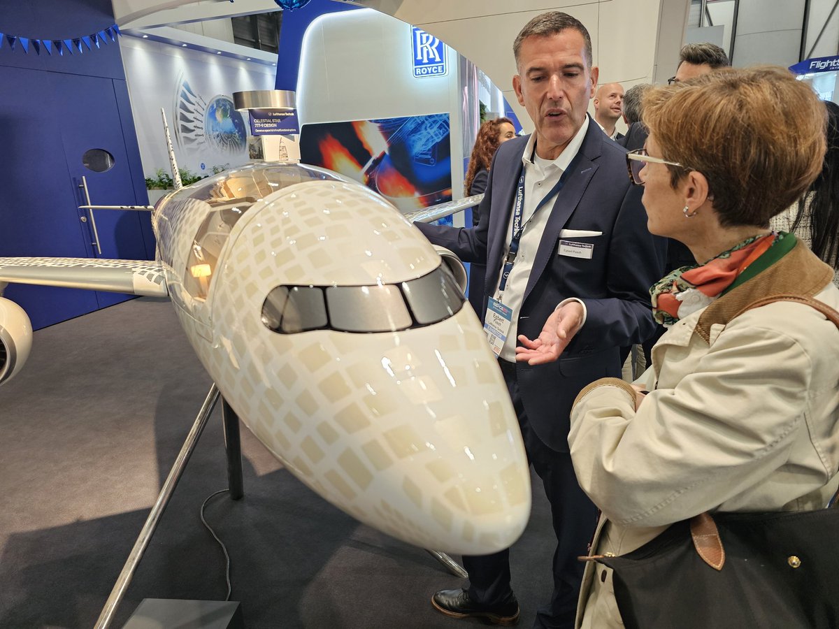 CEEVO95's tweet photo. #valdoise / #iledefrance / #ParisRegion / #ChooseIDF / #ebace / #Ceevo95 : Promotion des territoires du Val d'Oise par le CEEVO depuis ce matin au Salon EBACE 2025 (Salon International de l’aviation d’affaires) à Genève - https://t.co/mq9oAsjPOn - https://t.co/YoavjUNTKp https://t.co/4vzfTtp9Rg