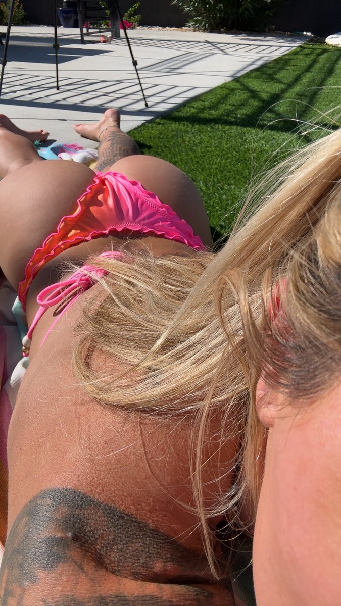 littlebuffbabe tweet media