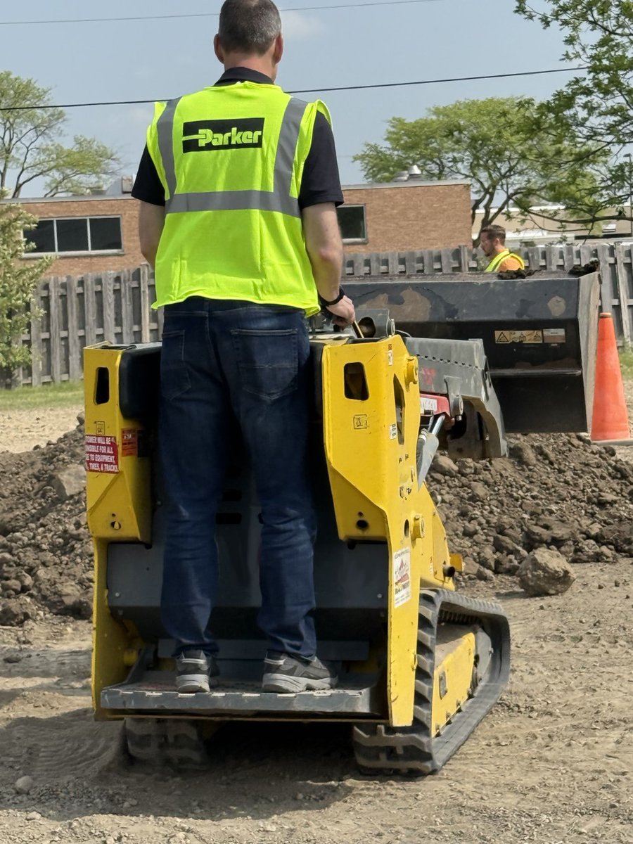 Parker Hydraulics tweet media