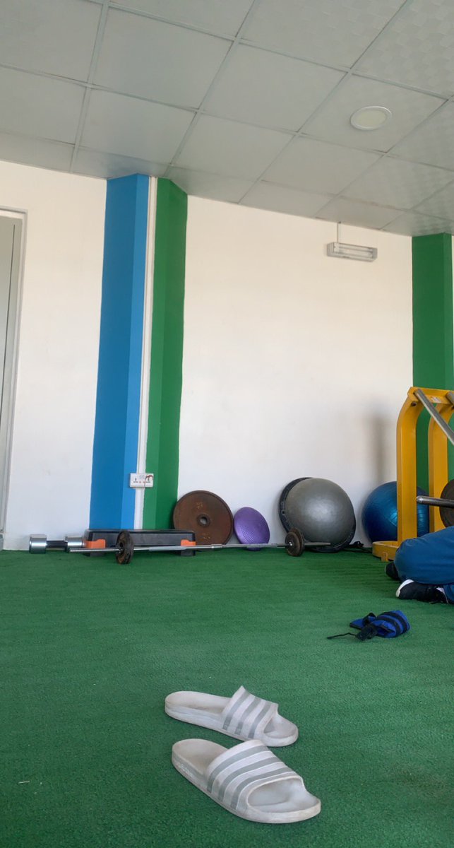 𝙼 🖤 . tweet media