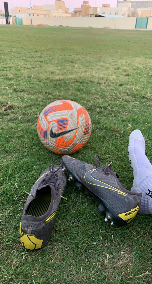 𝙼 🖤 . tweet media