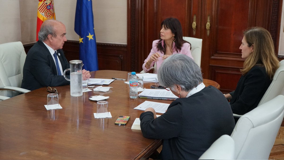OEI (@espaciooei) on Twitter photo 📣 El secretario general de la OEI, <a href="/JaboneroOEI/">Mariano Jabonero</a>, e <a href="/Iruneagui/">Irune Aguirrezabal PhD</a>, directora del Programa de Educación en DD.HH., Democracia e Igualdad, se reunieron hoy con la ministra de <a href="/IgualdadGob/">Ministerio de Igualdad</a>, <a href="/_anaredondo_/">Ana Redondo</a>, para revisar la agenda de cooperación conjunta y explorar nuevas iniciativas en 📣 El secretario general de la OEI, <a href="/JaboneroOEI/">Mariano Jabonero</a>, e <a href="/Iruneagui/">Irune Aguirrezabal PhD</a>, directora del Programa de Educación en DD.HH., Democracia e Igualdad, se reunieron hoy con la ministra de <a href="/IgualdadGob/">Ministerio de Igualdad</a>, <a href="/_anaredondo_/">Ana Redondo</a>, para revisar la agenda de cooperación conjunta y explorar nuevas iniciativas en