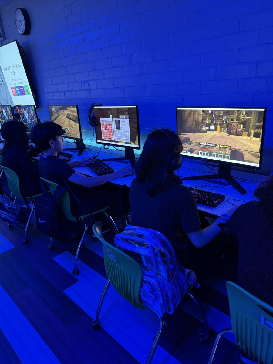 DCPSMinecraft's tweet image. Westside Middle schoolers enjoyed coding this week! 🤖

@PlayCraftLearn 
#MinecraftEdu