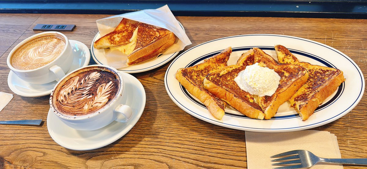 ここのフレンチトースト🍞激うま😋
歯がいらないぐらい柔らかい🫠
食べものもコーヒーも全部美味しい🤤