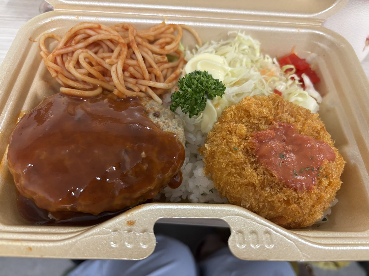 kumi_86's tweet photo. #キグルミ2025
いよいよ本番です！！
今日は1日場当たりでした。
差し入れシステムしてくださった方のおかげで、美味しいお弁当いただきました🥹
感謝です🙏✨
お客様に楽しんでいただけますように頑張ります✊🏻✨ https://t.co/FD2SX1dLgq