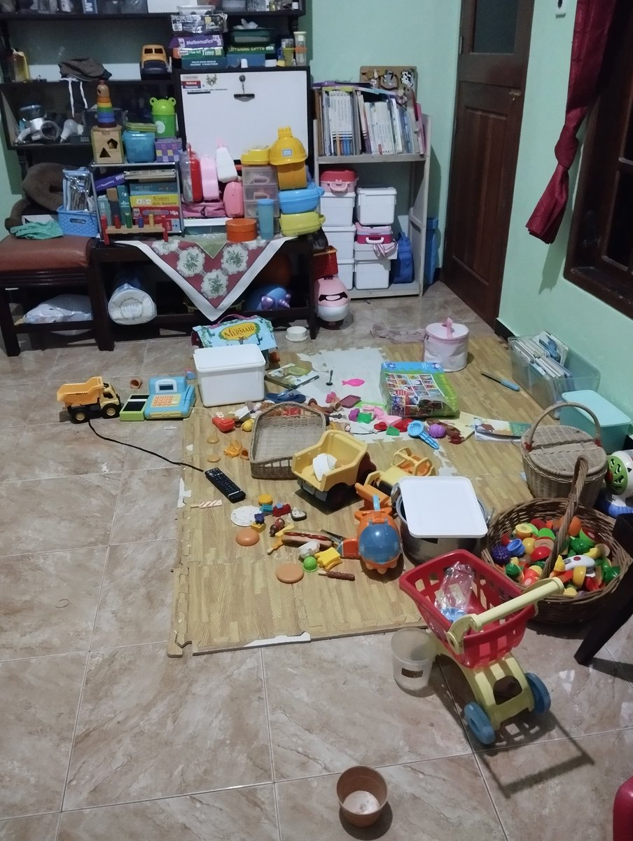 RennaTuit's tweet photo. Beresin mainan anak-anak ku juga doa yang aku semogakan dulu. https://t.co/O4snDN2HMY