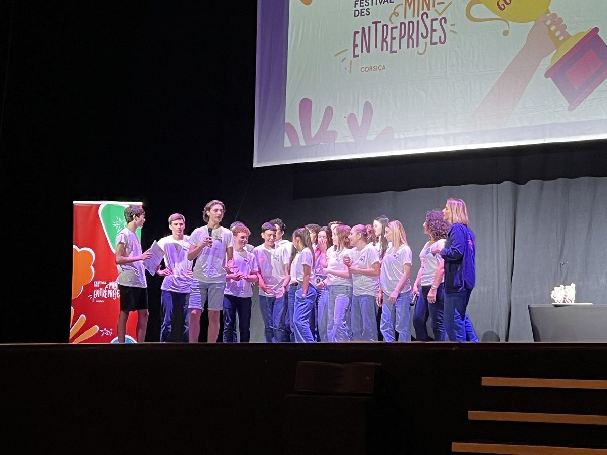 Le festival des Mini Entreprises organisé par #EpaCorsica ce jour a été riche en créativité 💙
Nous avons remis le prix du numérique à l’unanimité du jury à #acquaconnect <a href="/CBiguglia/">Collége Biguglia</a> et son bouchon connecté pour nous aider à mieux nous hydrater 💦
Forza ghjuventu 🩵
