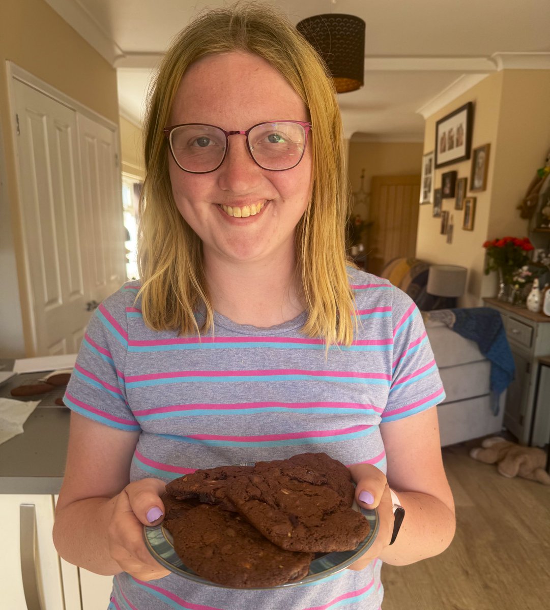 This may seem just like a plate of cookies - but after struggling with my mental health for so long, not baking/cooking anything for months, these feel like a massive achievement 💪🏻