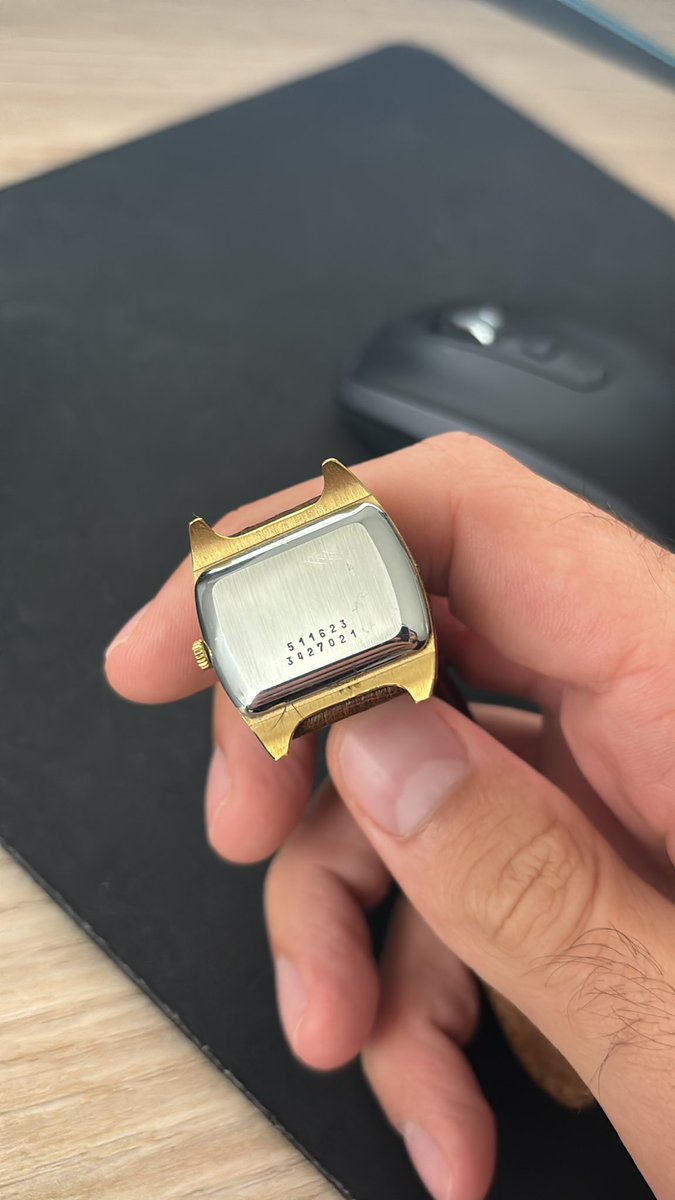 frapkunkou's tweet photo. Bonjour, vends Universal Genève Fat U année 70/80, pour plus de photos ou d’informations n’hésitez pas à échanger en pv ! https://t.co/eM8X6teX0T