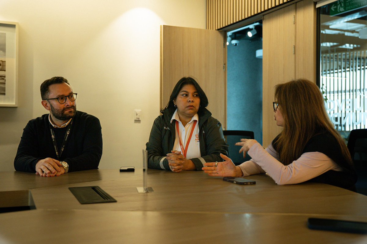 ANI_Colombia's tweet photo. #AgendaANI👷| La vicepresidenta Contractual (e) @milenapjimenez y su equipo técnico realizaron una visita de seguimiento a la concesión #OPAIN, encargada de la administración, operación y mantenimiento de @BOG_ELDORADO.✈️ https://t.co/hEsIOPCQ8v