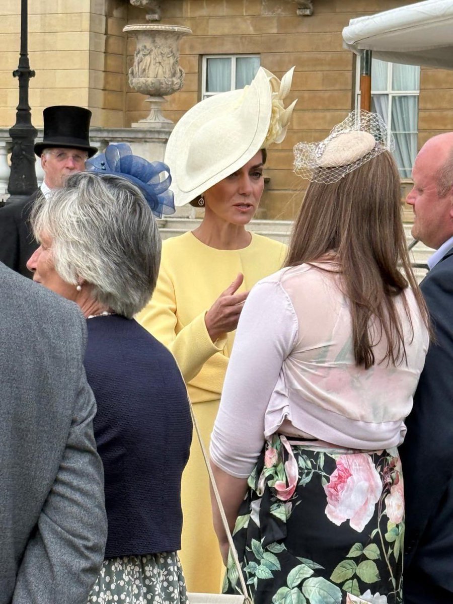 agedorgallery's tweet photo. ✨ Surprise! ✨
Their Royal Highnesses, The Prince of Wales and The Princess of Wales, graced the Buckingham Palace Garden Party with their splendid presence! 🌸🏛️ A truly enchanting affair fit for royalty. 
Best royal #collectibles on https://t.co/QudWDmh9QC
#RoyalGardenParty #BuckinghamPalace #PrinceAndPrincessOfWales #EleganceAndGrace #RoyalWatch #HRH #RegalAffair #BritishRoyalty #RoyalStyle #MajesticMoments  #PrincessCatherine #PrinceWilliam #KateMiddleton #Agedor #RoyalNews