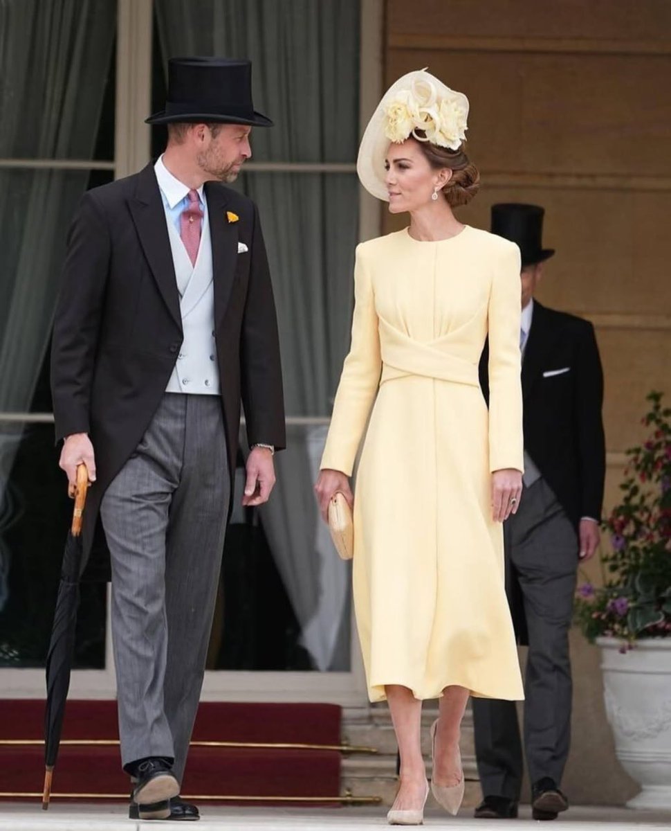 agedorgallery's tweet photo. ✨ Surprise! ✨
Their Royal Highnesses, The Prince of Wales and The Princess of Wales, graced the Buckingham Palace Garden Party with their splendid presence! 🌸🏛️ A truly enchanting affair fit for royalty. 
Best royal #collectibles on https://t.co/QudWDmh9QC
#RoyalGardenParty #BuckinghamPalace #PrinceAndPrincessOfWales #EleganceAndGrace #RoyalWatch #HRH #RegalAffair #BritishRoyalty #RoyalStyle #MajesticMoments  #PrincessCatherine #PrinceWilliam #KateMiddleton #Agedor #RoyalNews