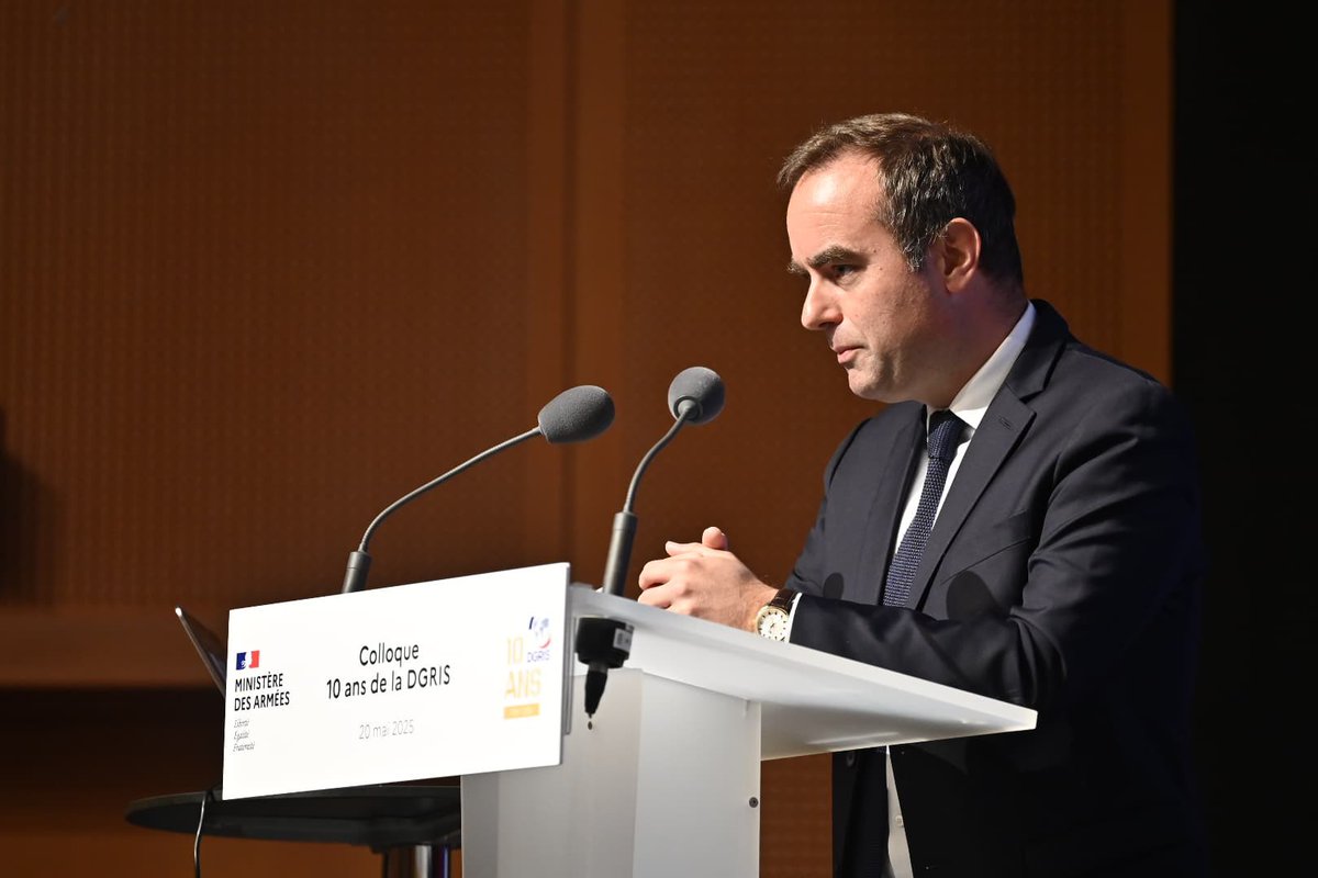 Depuis dix ans, les agents civils et militaires de la <a href="/DGRIS_FR/">DGRIS</a> servent l'action internationale du ministère des Armées.

Dix années de travail exceptionnel, de la centrale à Paris jusqu'aux missions de défense au sein de nos ambassades à travers le monde.

En lien étroit avec
