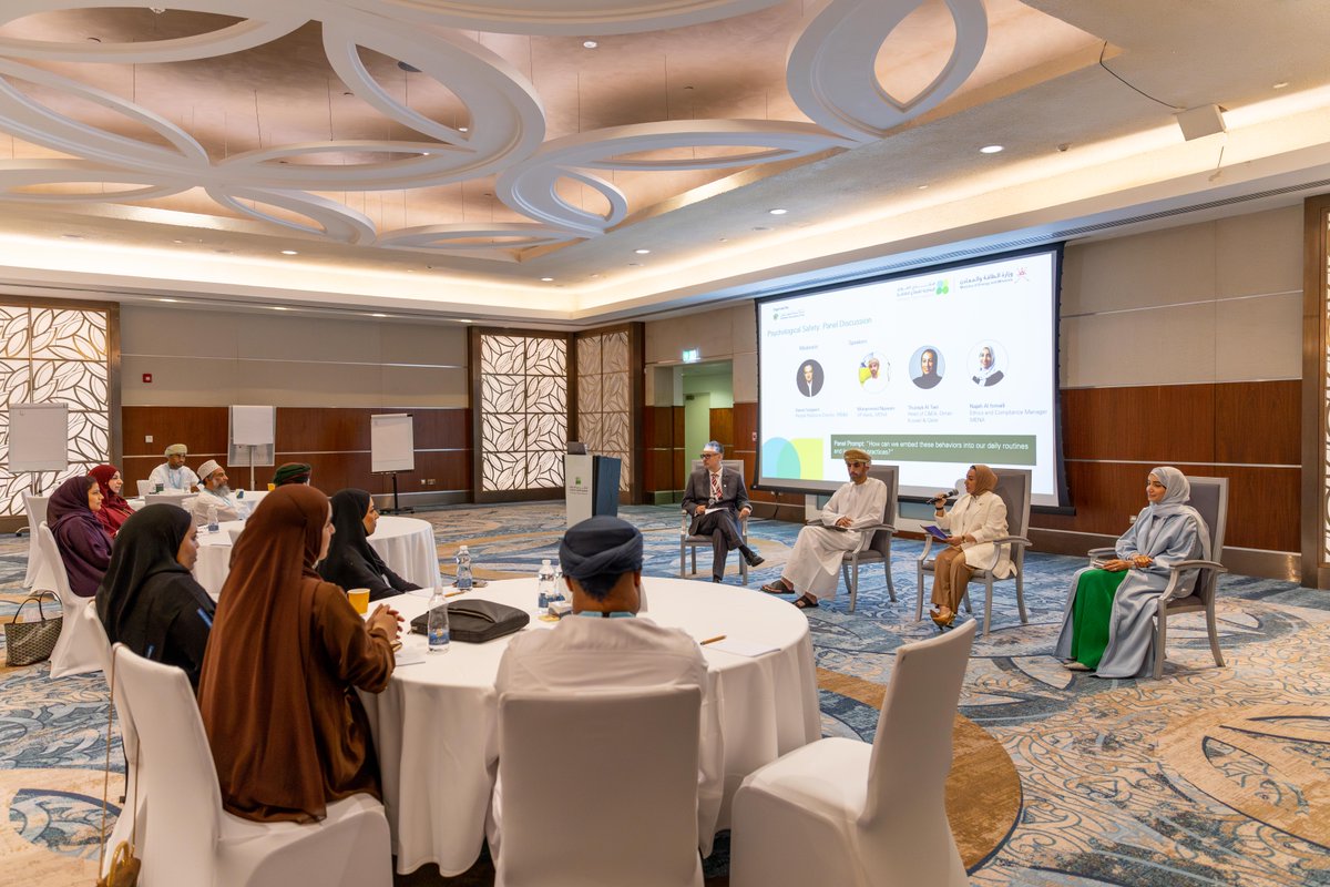 bp_Oman's tweet photo. سررنا بالمشاركة في النسخة الأولى من منتدى الموارد البشرية في قطاع الطاقة، حيث جمع المنتدى محترفي الموارد البشرية لتبادل المعارف وتعزيز التعاون بما يواكب تطورات القطاع وسوق العمل. وخلال المنتدى، قدمنا ورشة تناولت أهمية السلامة النفسية وتعزيز ثقافة الإبلاغ والتعبير عن الرأي داخل المؤسسات؛  وهي عناصر أساسية لبناء بيئات عمل شاملة وعالية الأداء. @memgovom
