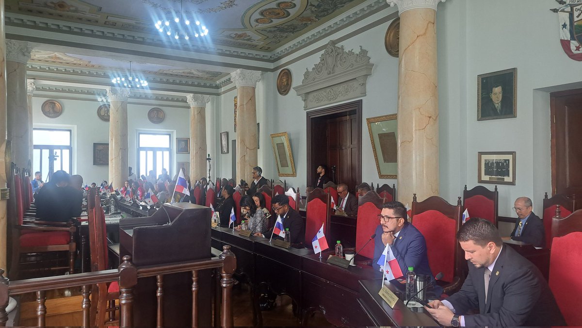 violaguevara's tweet photo. Con 18 votos a favor y 7 en contra, el representante de Curundú, Senén Mosquera, fue elegido presidente del Consejo Municipal de Panamá. @TReporta https://t.co/TnWcStxaTJ
