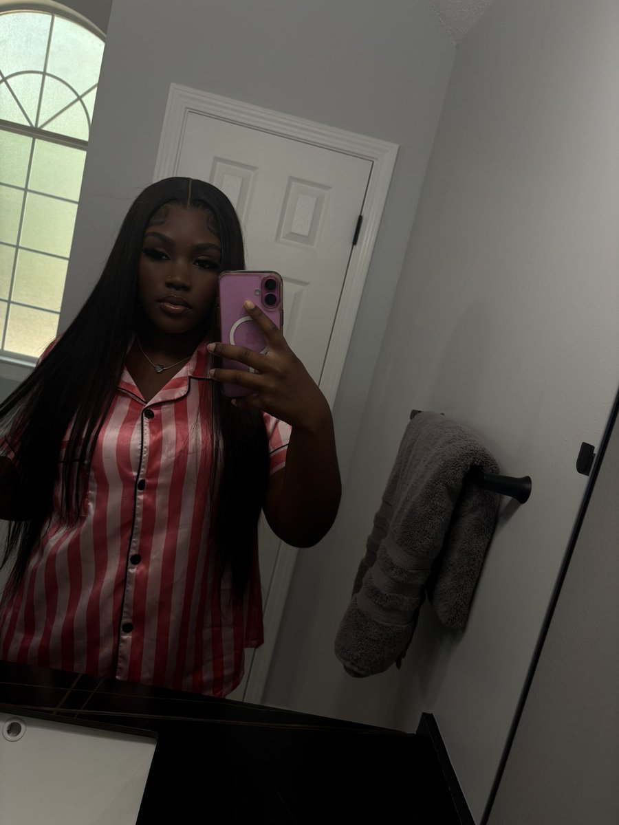 galleryofsanaa's tweet photo. barbie🍫💕
#congratstome🎓 https://t.co/IWHO9Ub0it