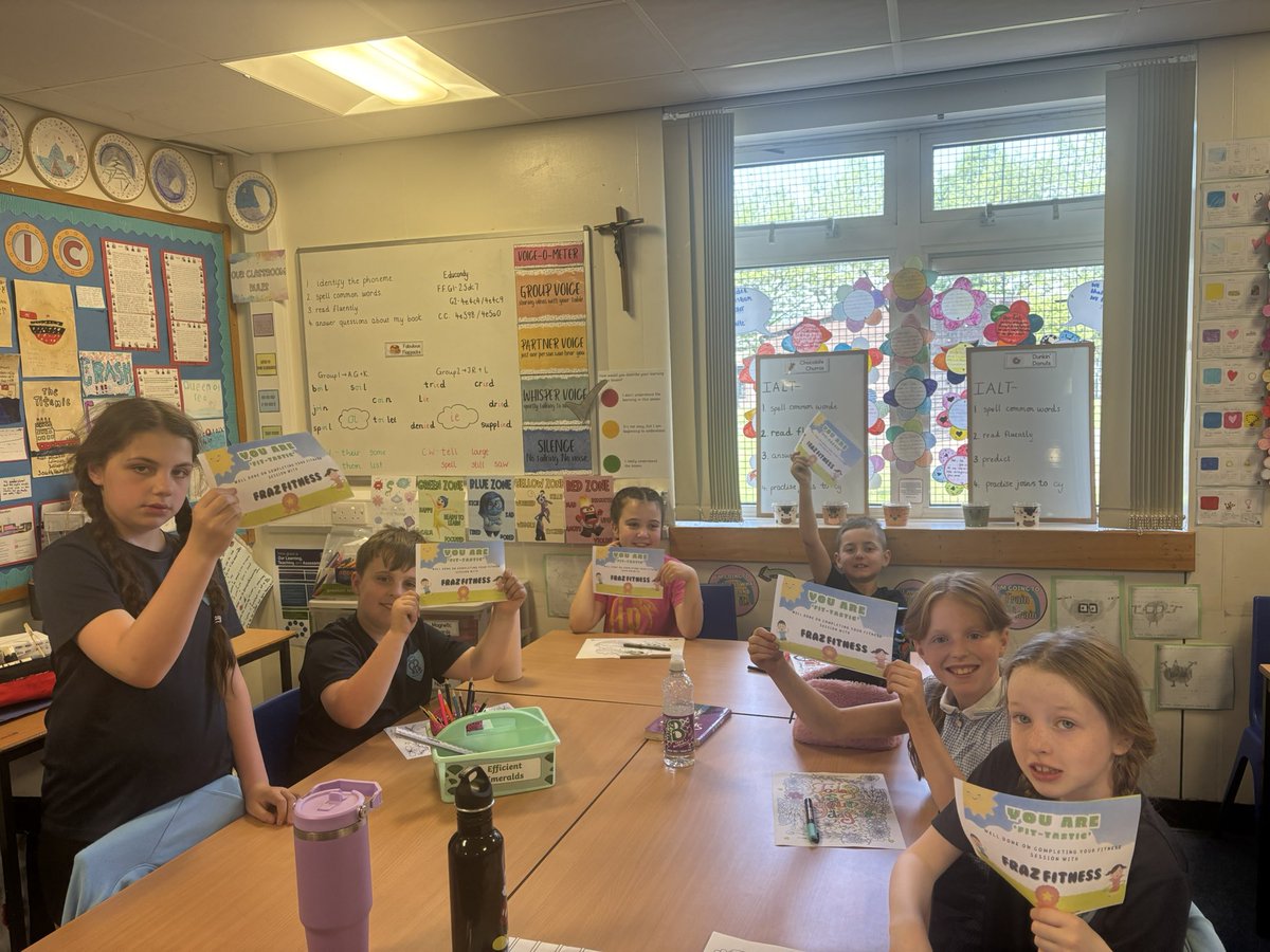 MissCrawford0's tweet photo. We were delighted to receive a certificate from Fraz Fitness after a lovely session in the sun ☀️ https://t.co/N2CiYaIFF9