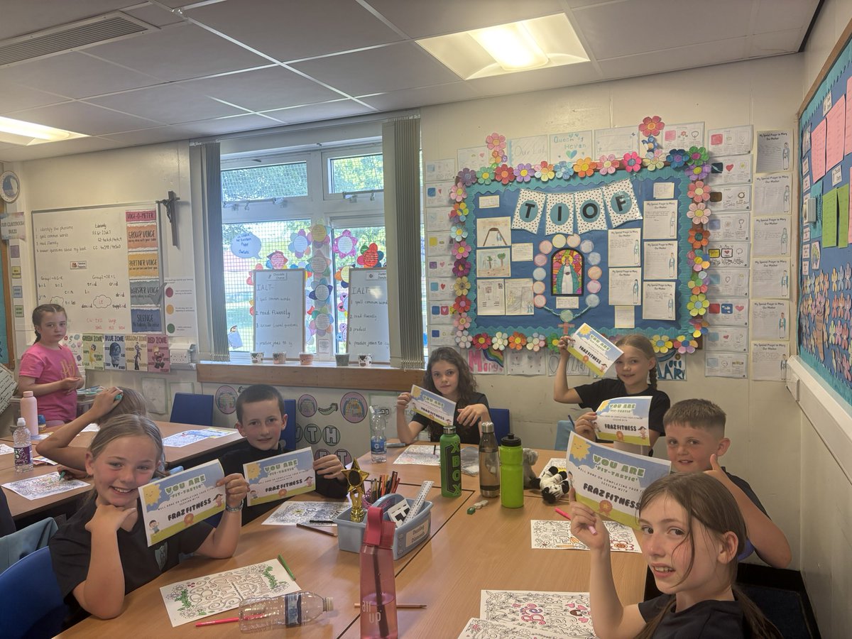 MissCrawford0's tweet photo. We were delighted to receive a certificate from Fraz Fitness after a lovely session in the sun ☀️ https://t.co/N2CiYaIFF9