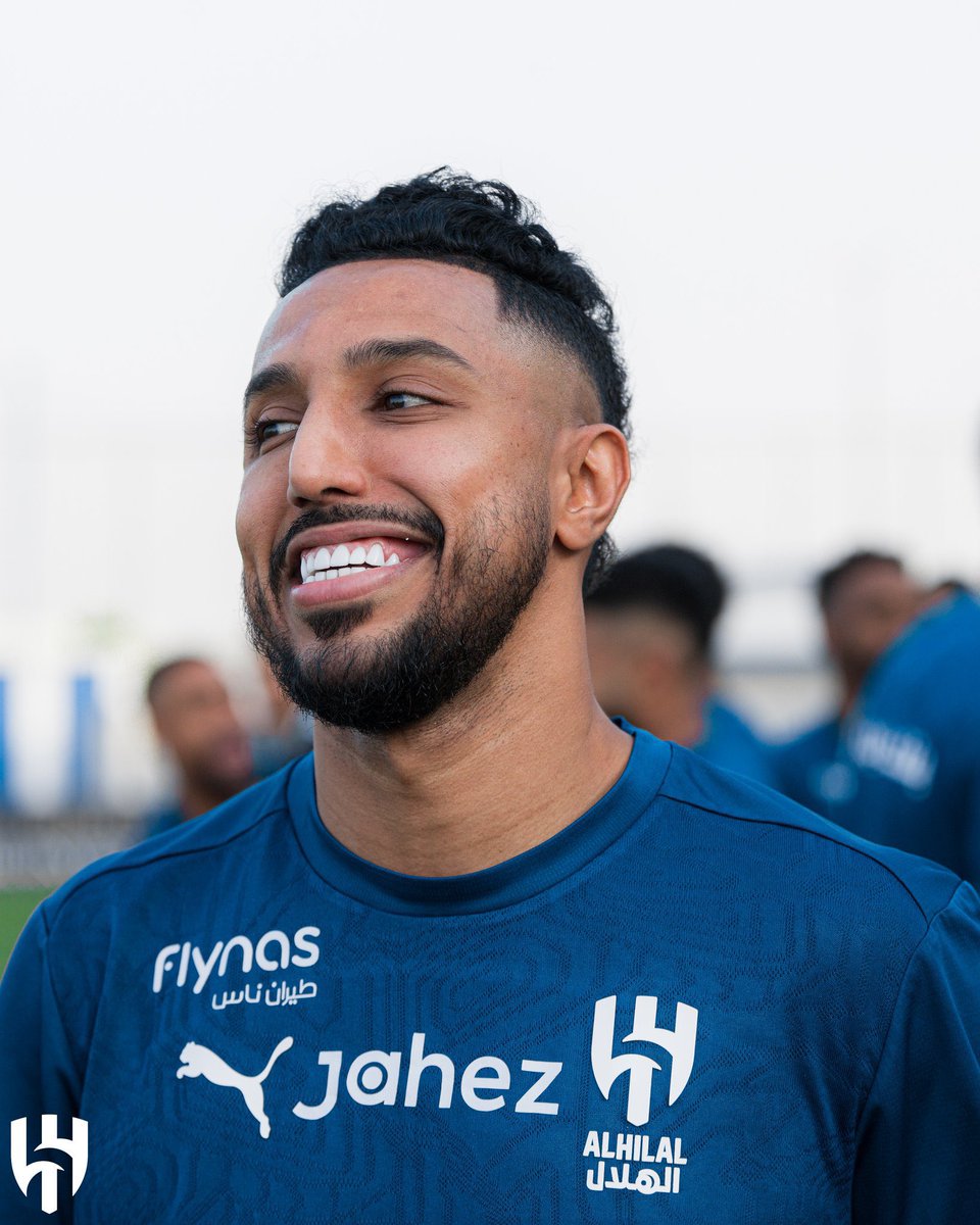 من الاحتفال بتجديد عقد سالم الدوسري