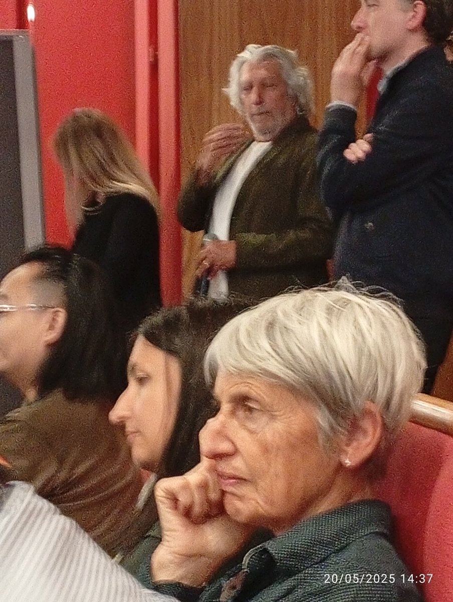 EspaceMomes's tweet photo. Aujourd'hui au Festival de Cannes : atelier Master Class et  rencontres professionnelles avec Monsieur Alain Chabat. https://t.co/f5yHKvMFaS